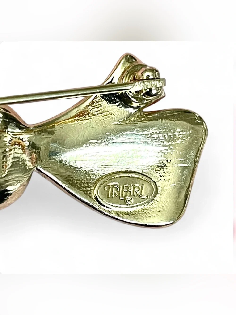 Trifari Vintage Black Enamel Bow Brooch Pin Sparkling Rhinestone Gold Tone Chic